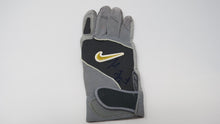Load image into Gallery viewer, 2000&#39;s Johnnie Morant Syracuse Orange Game Used Worn NCAA Football Glove Signed
