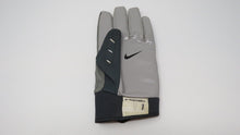 Load image into Gallery viewer, 2007 Mike Williams Syracuse Orange Game Used Worn NCAA Football Glove NFL