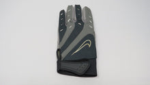 Load image into Gallery viewer, 2007 Mike Williams Syracuse Orange Game Used Worn NCAA Football Glove NFL